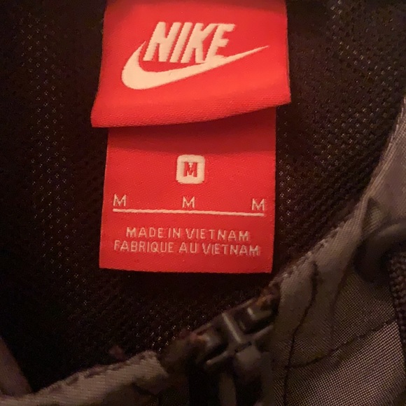 Nike wind breaker - Picture 3 of 3